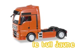 MAN TGX orange