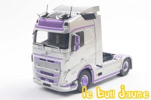 VOLVO FH16 blanc / parme 1/24°
